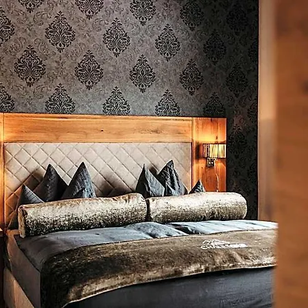 G12 - Mountain Luxury By Peak