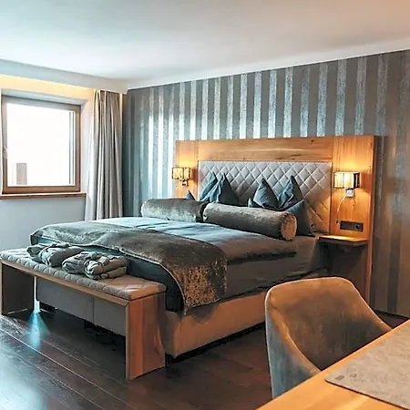 G12 - Mountain Luxury By Peak *